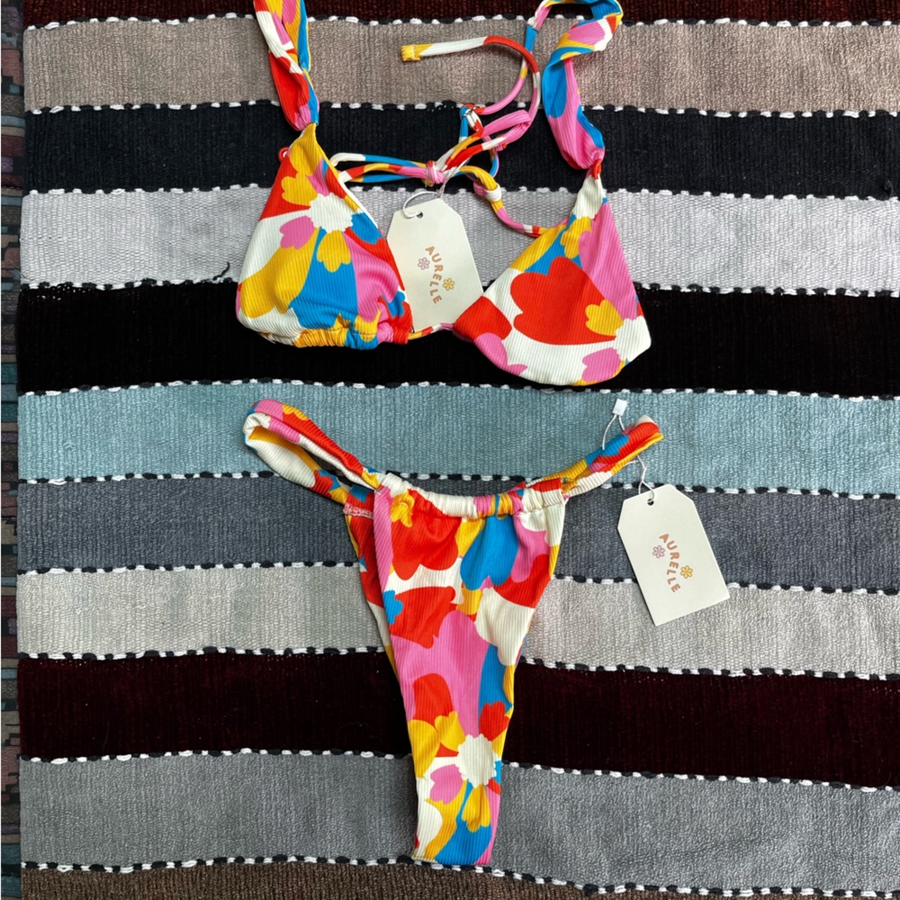🌸NWT Aurelle Bikini 🌸